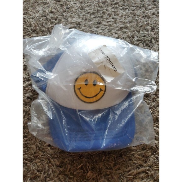 Lycycse Pink Smiley Face Trucker Hat Women’s OS New - Picture 2 of 8